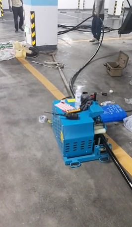 犟牛2号输送机楼盘电缆敷设作业