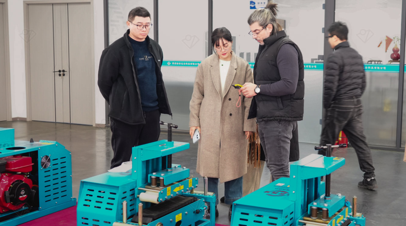 阿尔及利亚客户到访长云科技考察 阿尔及利亚客户到访长云科技考察