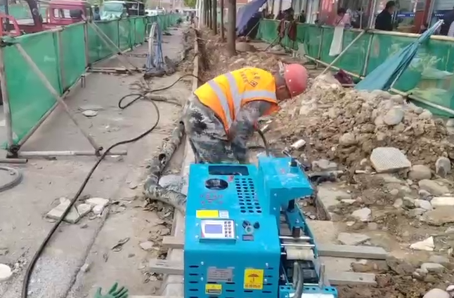 犟牛6号电缆输送机城市基建敷设.png